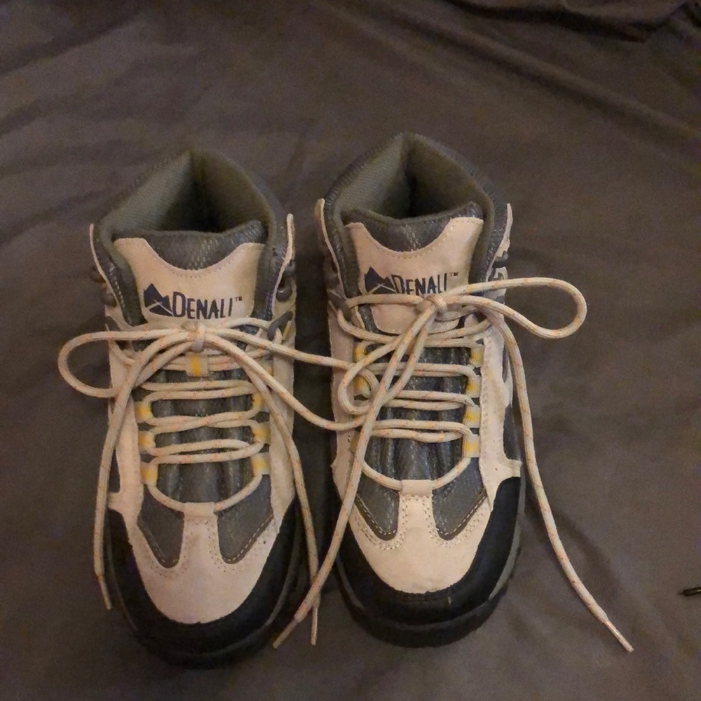 Hiking tennis shoes brand Denali